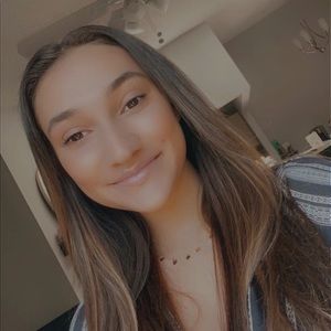 Meet your Posher, Olivia